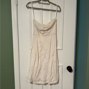 Elegant White Strapless Dress